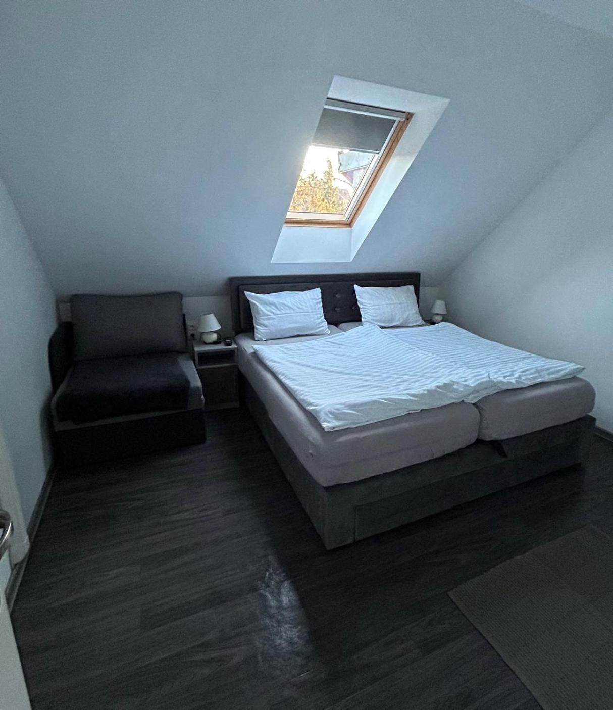 Heni Apartment Buk Exterior photo