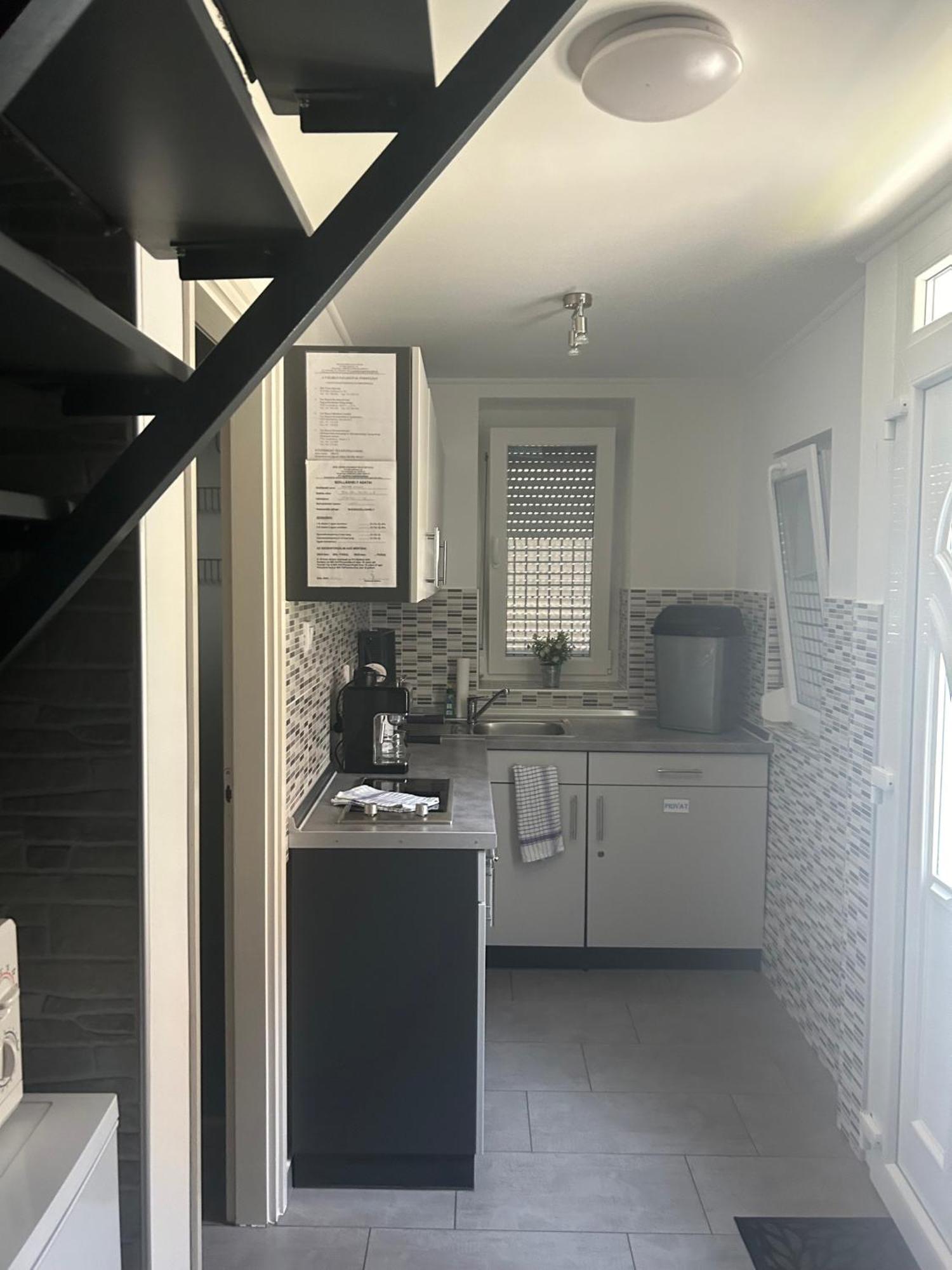Heni Apartment Buk Exterior photo