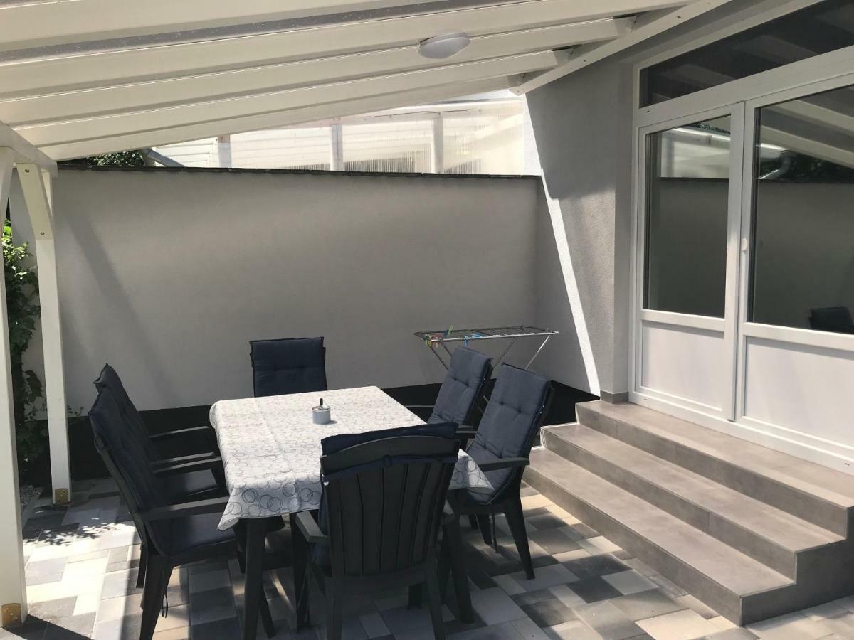 Heni Apartment Buk Exterior photo